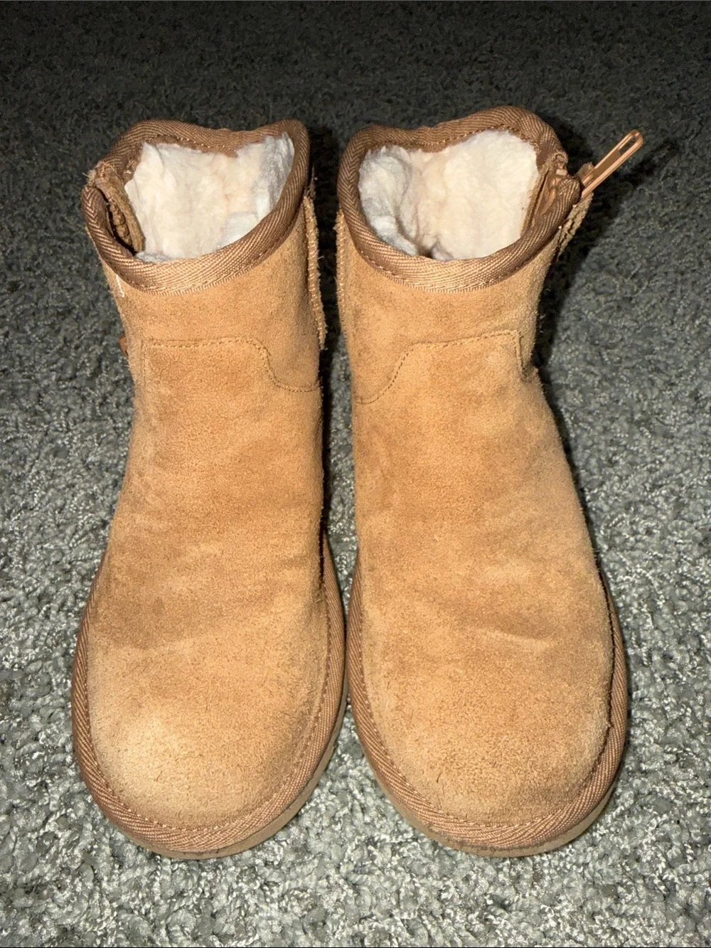 Girls UGG Mid Height Boots (2)